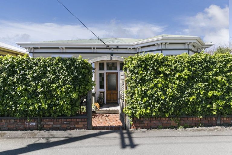 Photo of property in 115 Tasman Street, Mount Cook, Wellington, 6021