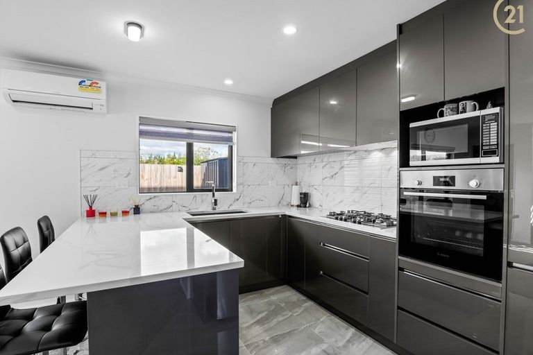 Photo of property in 22a Survila Street, Takanini, 2110