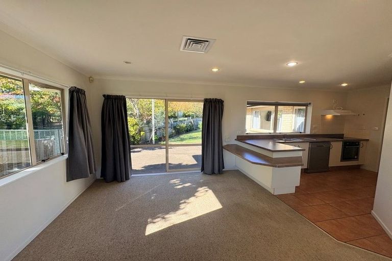 Photo of property in 28 Arataki Road, Havelock North, 4130