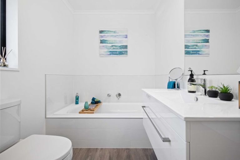 Photo of property in 124 Lisle Farm Drive, Pukekohe, 2120