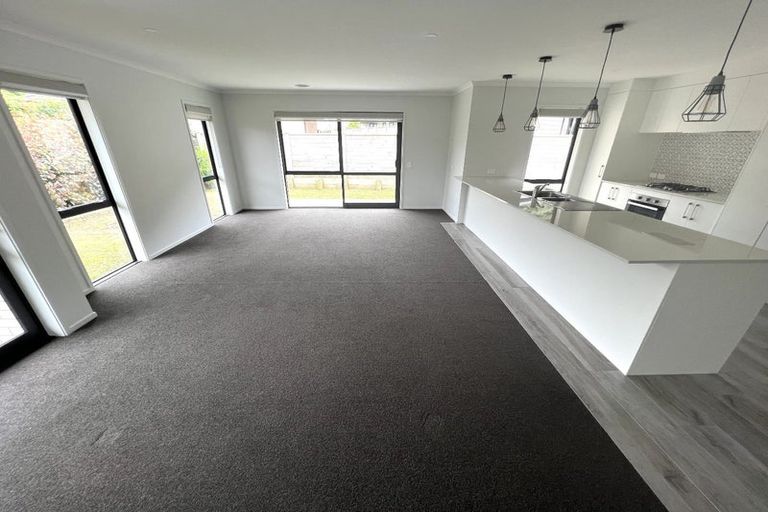 Photo of property in 4 Mooring Close, Whitby, Porirua, 5024