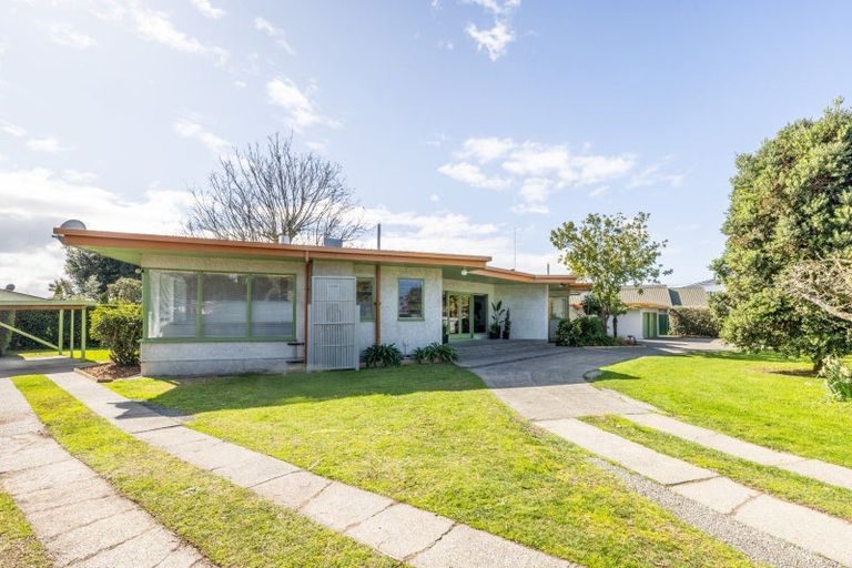 Photo of property in 16 Howard Road, Taradale, Napier, 4112