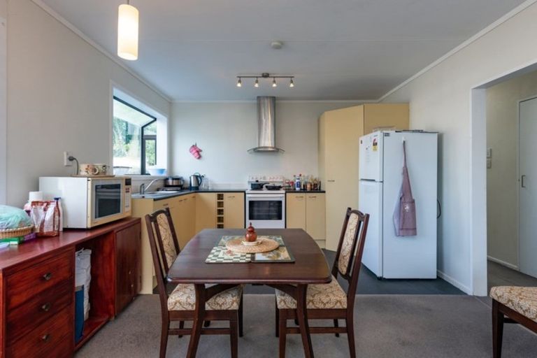 Photo of property in 42a Salford Street, Newlands, Wellington, 6037