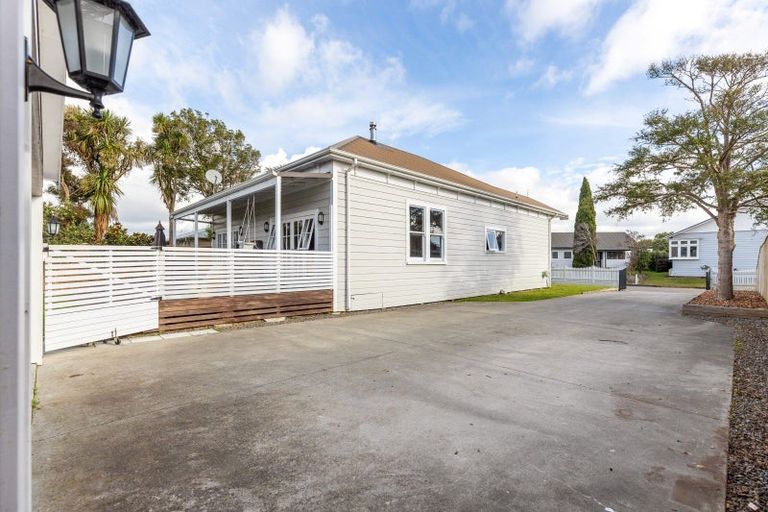 Photo of property in 17 Perrin Place, Kelvin Grove, Palmerston North, 4414