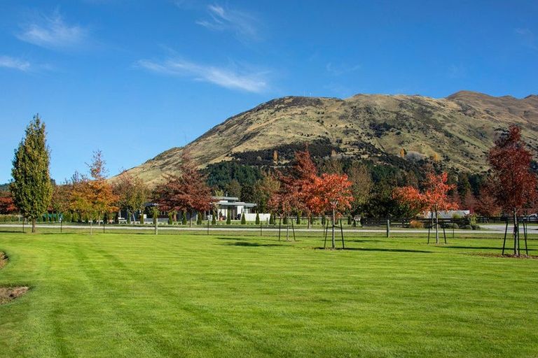 Photo of property in 14 Little Orchard Way, Wanaka, 9382