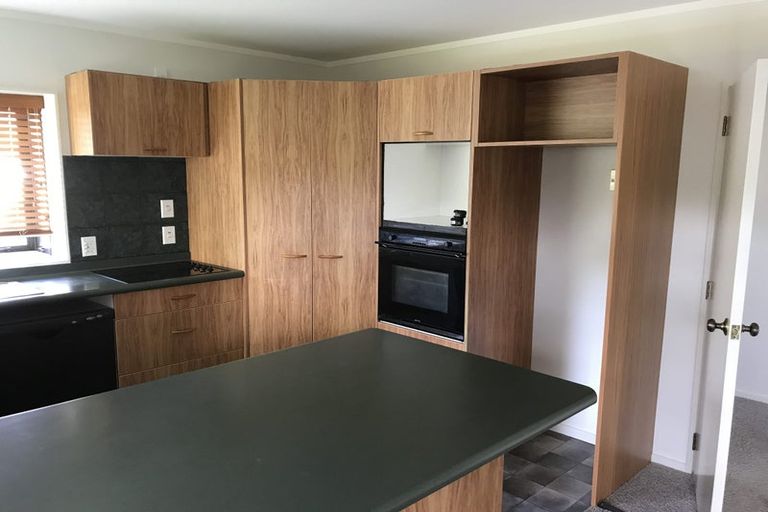 Photo of property in 2 Kowhai Grove, Waikanae, 5036