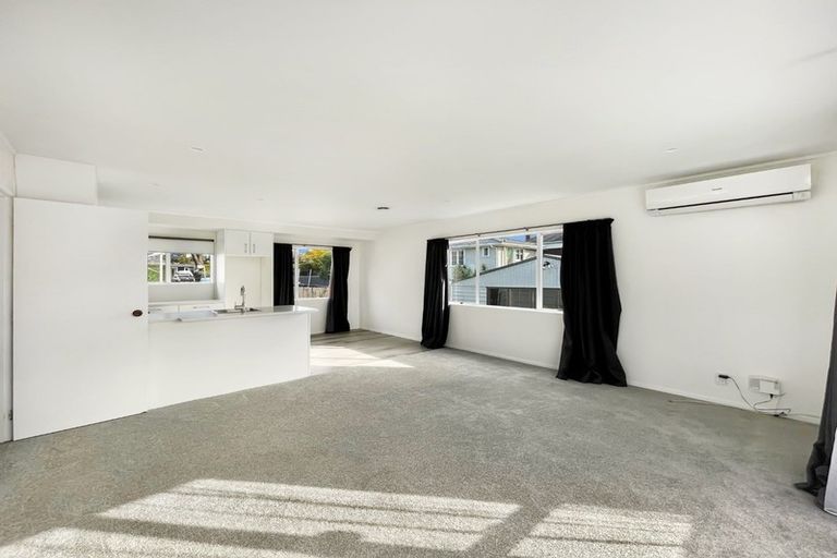Photo of property in 12 Brookfield Road, Te Atatu Peninsula, Auckland, 0610