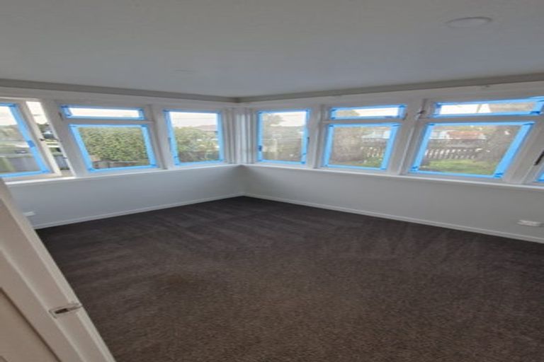 Photo of property in 19 Lambeth Crescent, Northcote, Christchurch, 8052