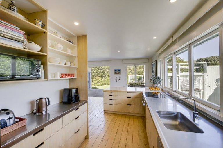 Photo of property in 10 Moori Road, Waimarama, 4294