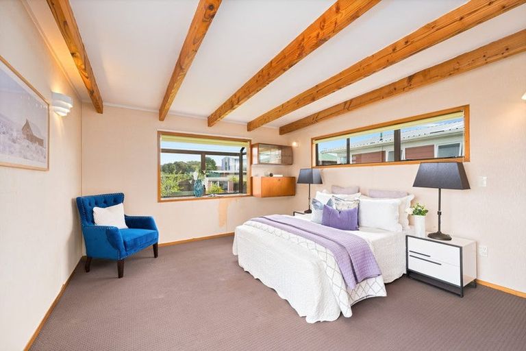 Photo of property in 42 Spence Road, Henderson, Auckland, 0612
