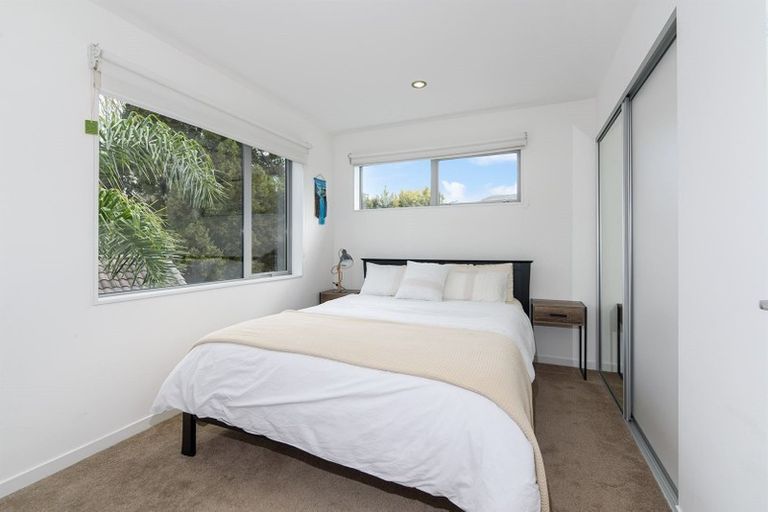 Photo of property in 6b Cronin Place, Beach Haven, Auckland, 0626