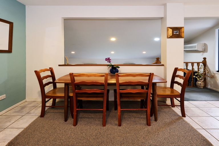 Photo of property in 35 Chamari Close, Titirangi, Auckland, 0604