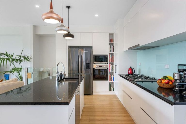 Photo of property in 14 Moki Place, Long Bay, Auckland, 0630