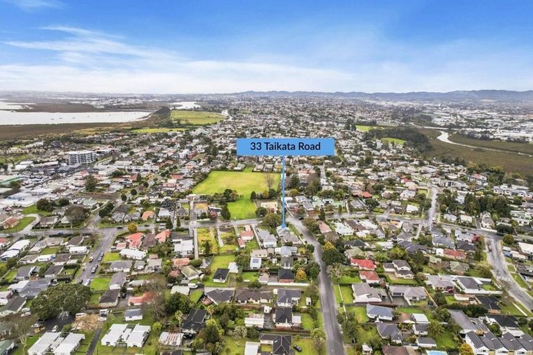 Photo of property in 33 Taikata Road, Te Atatu Peninsula, Auckland, 0610