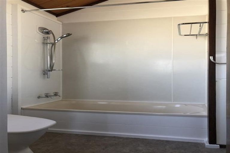 Photo of property in 2/124 Bucklands Beach Road, Bucklands Beach, Auckland, 2012