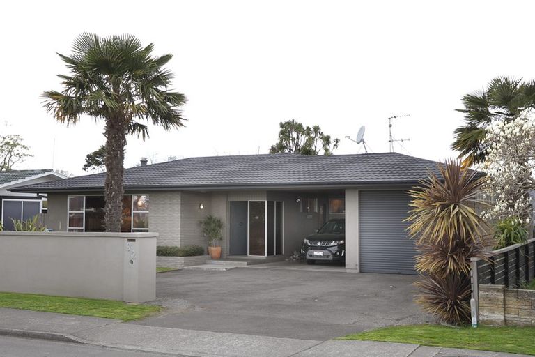 Photo of property in 92 Napier Road, Havelock North, 4130