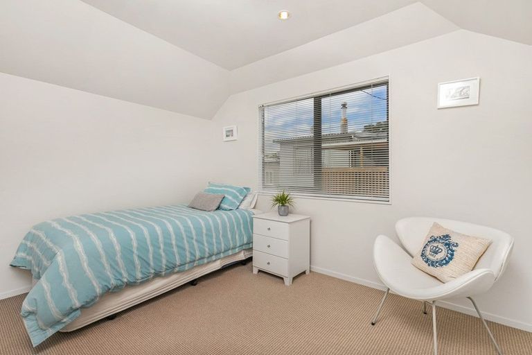 Photo of property in 2/28 Holiday Road, Stanmore Bay, Whangaparaoa, 0932