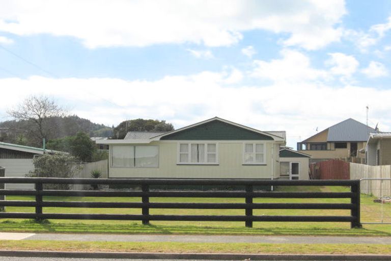 Photo of property in 304 Ocean Road, Whangamata, 3620