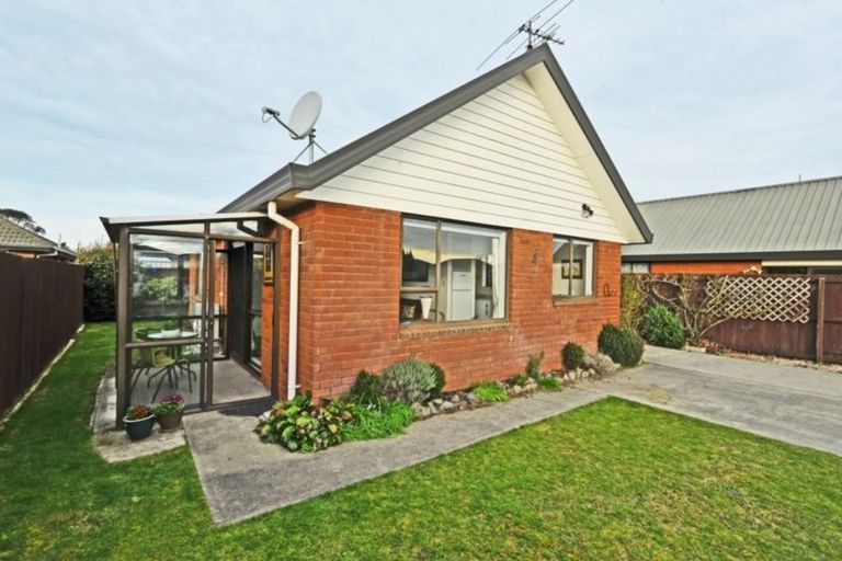 Photo of property in 2/20 Kirsten Place, Parklands, Christchurch, 8083