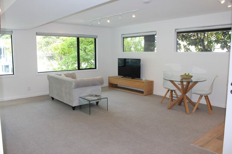 Photo of property in 7 Taumaru Avenue, Lowry Bay, Lower Hutt, 5013