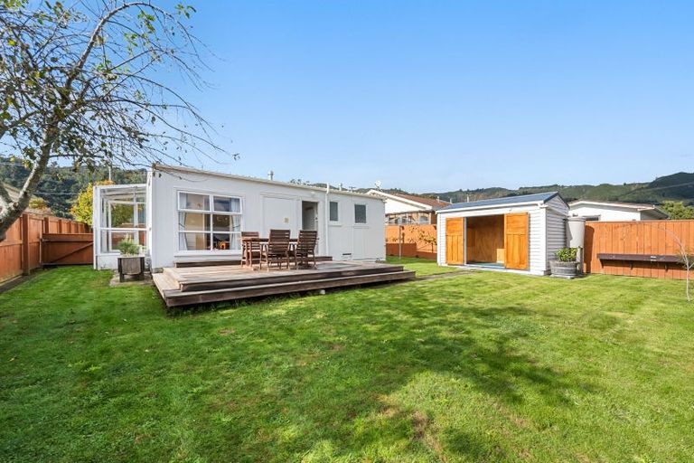 Photo of property in 352 Stokes Valley Road, Stokes Valley, Lower Hutt, 5019