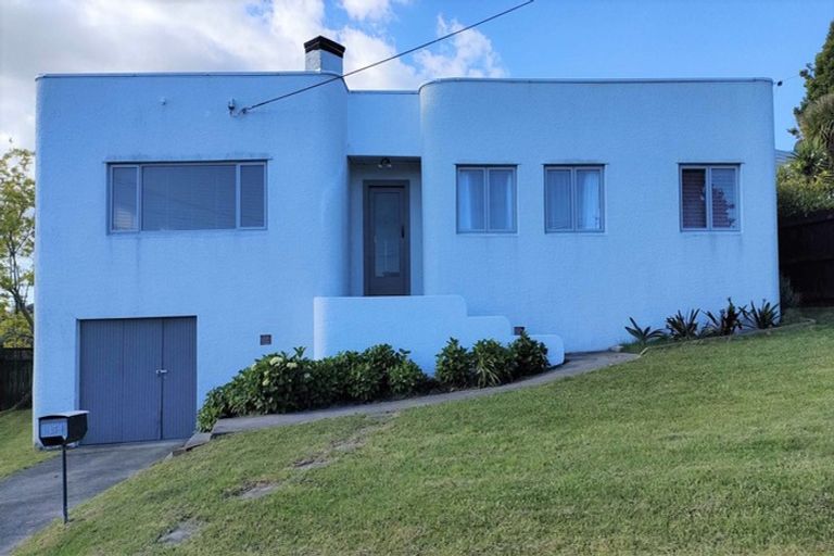 Photo of property in 15 Marsh Avenue, Forrest Hill, Auckland, 0620