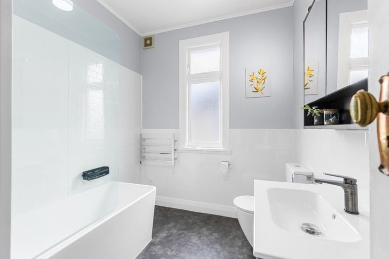 Photo of property in 58 Featherston Street, Takaro, Palmerston North, 4412