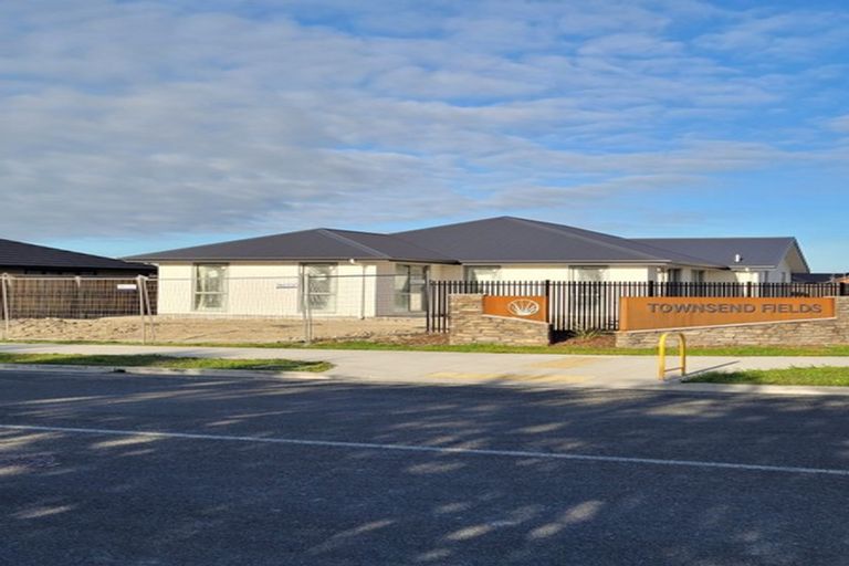 Photo of property in 1 Mccahon Drive, Rangiora, 7400