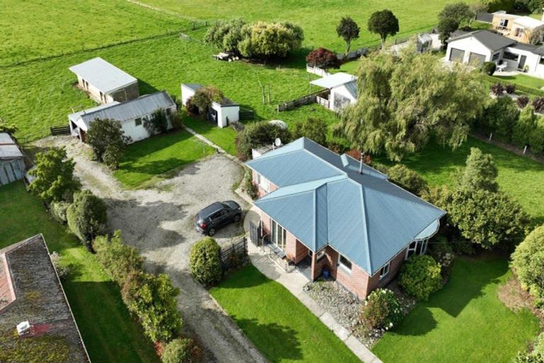 Photo of property in 93 Seaward Road, Edendale, 9825