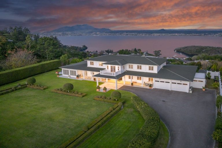 Photo of property in 423 Gillespie Place, Acacia Bay, Taupo, 3385