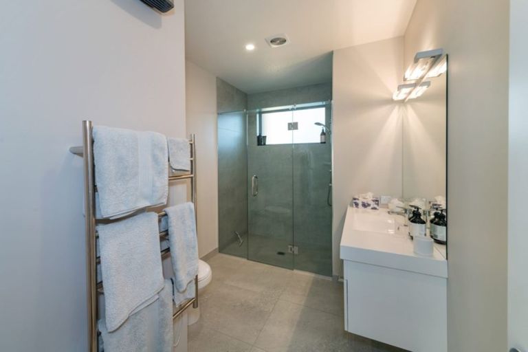 Photo of property in 16 Edgewood Place, Wanaka, 9305