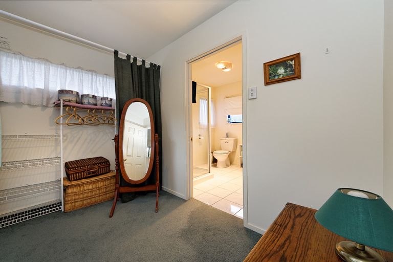 Photo of property in 35 Chamari Close, Titirangi, Auckland, 0604