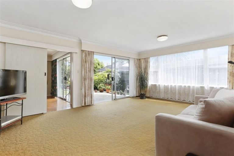 Photo of property in 14 Lynette Place, Mangere, Auckland, 2022
