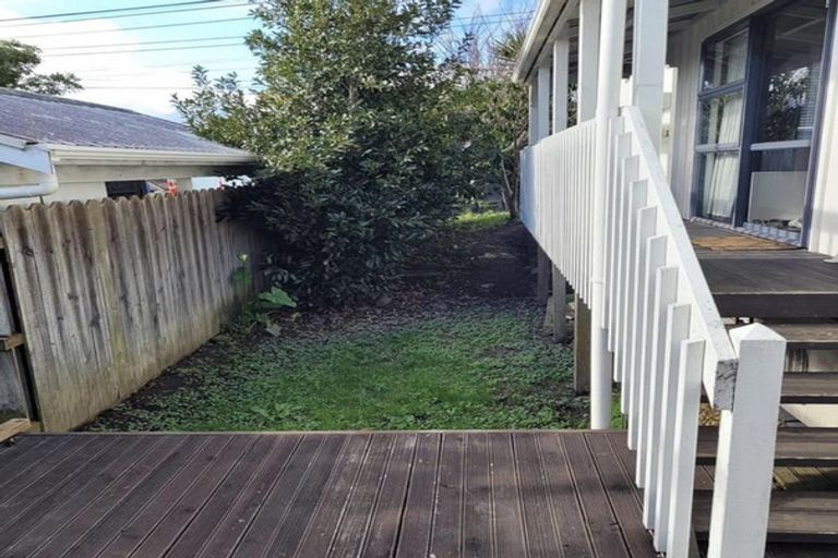 Photo of property in 1/100 Birkdale Road, Birkdale, Auckland, 0626