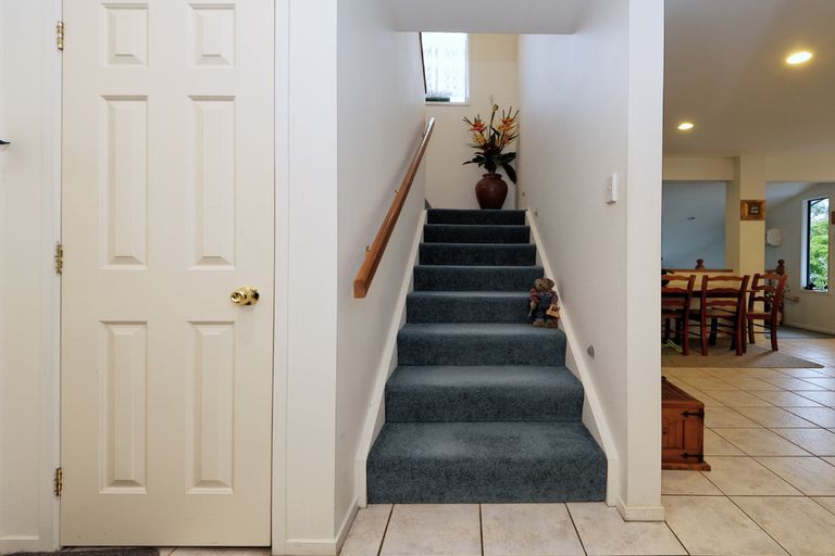 Photo of property in 35 Chamari Close, Titirangi, Auckland, 0604