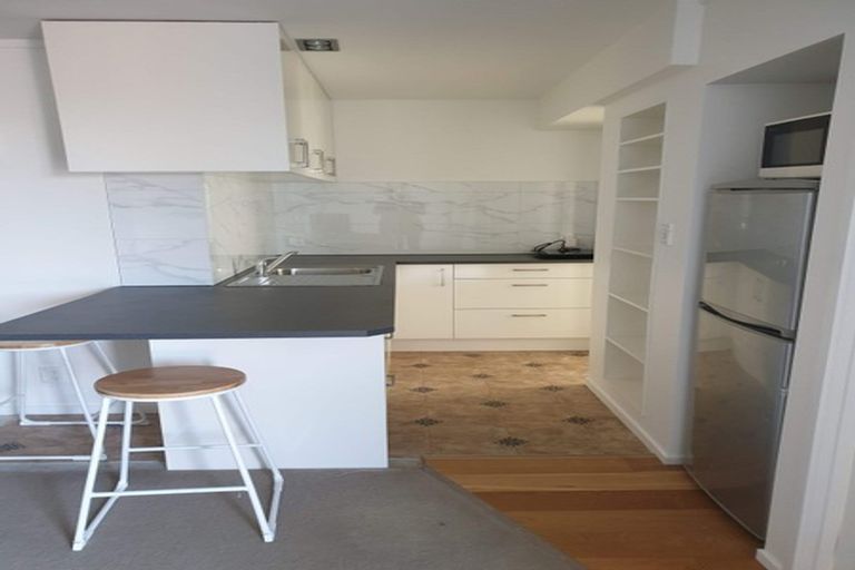 Photo of property in 32 Athena Drive, Totara Vale, Auckland, 0629