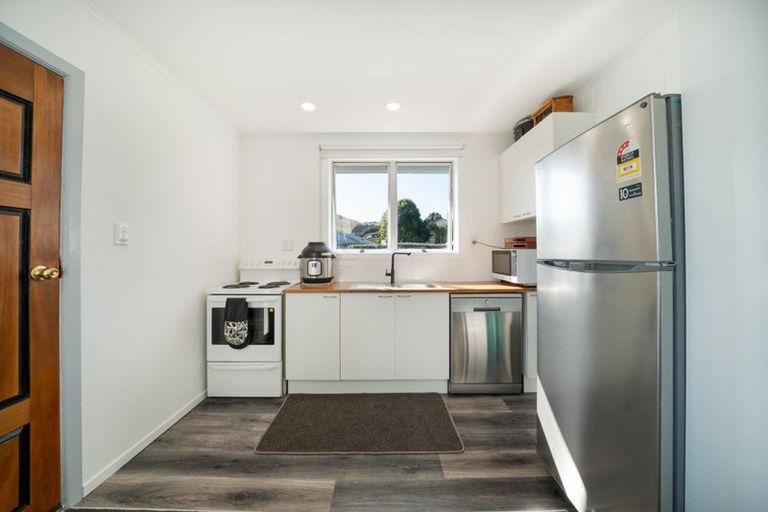 Photo of property in 33 Waihemo Street, Waitangirua, Porirua, 5024