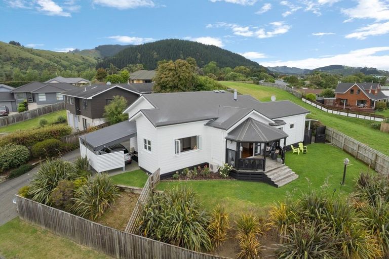 Photo of property in 2 Lambert Way, Paraparaumu, 5032