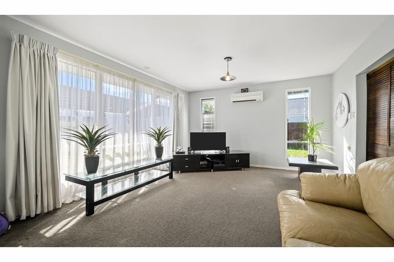 Photo of property in 59 Winters Road, Redwood, Christchurch, 8051