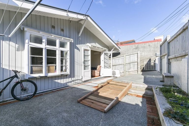 Photo of property in 91 Queens Drive, Lyall Bay, Wellington, 6022