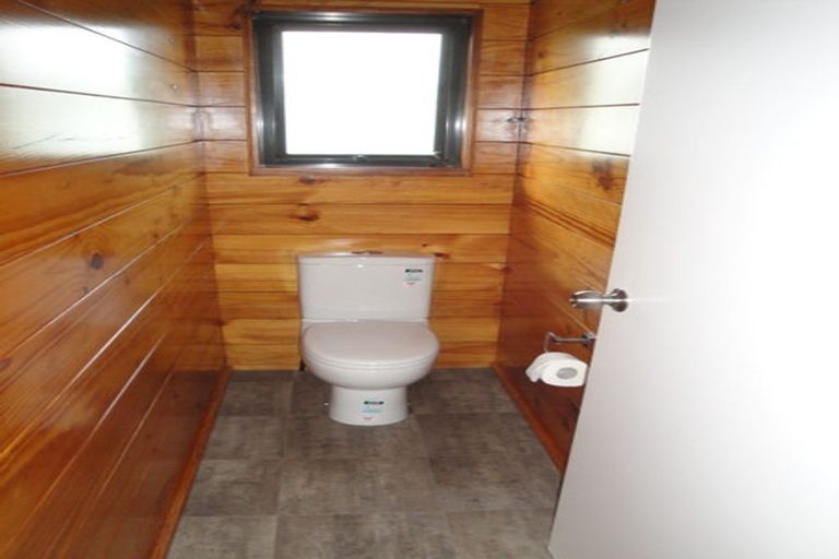 Photo of property in 1/9 Bronzewing Terrace, Unsworth Heights, Auckland, 0632