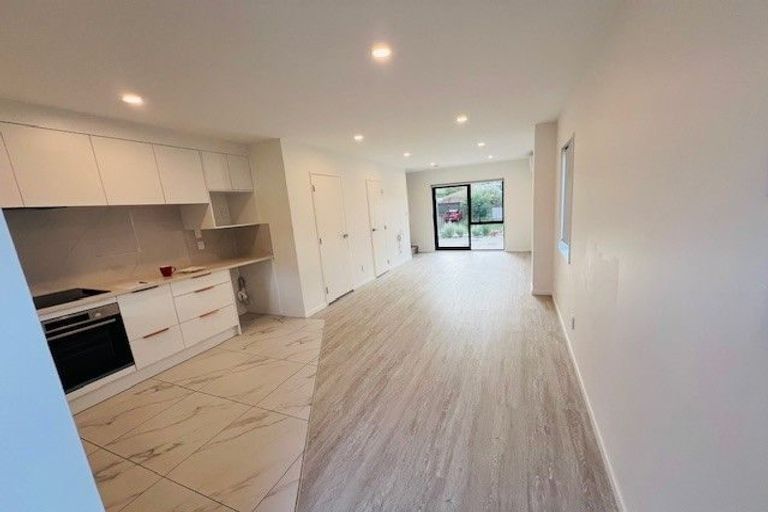 Photo of property in 1/40 Mark Edward Drive, Half Moon Bay, Auckland, 2012