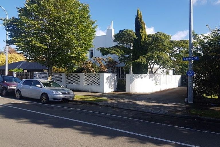 Photo of property in 385 College Street, Hokowhitu, Palmerston North, 4410