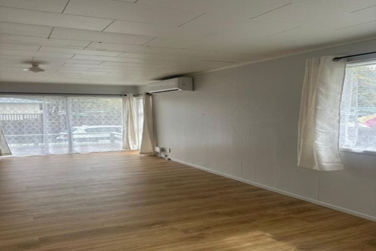 Photo of property in 1/58 Te Irirangi Drive, Clover Park, Auckland, 2019