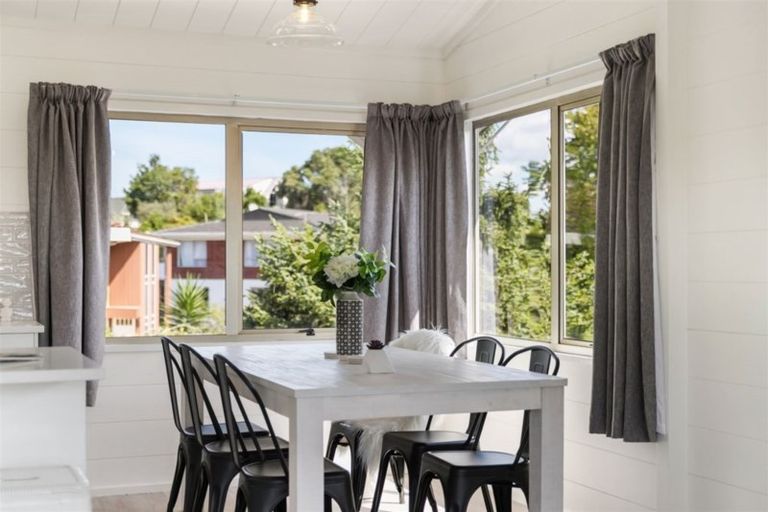Photo of property in 45 Matuhi Rise, Henderson, Auckland, 0612