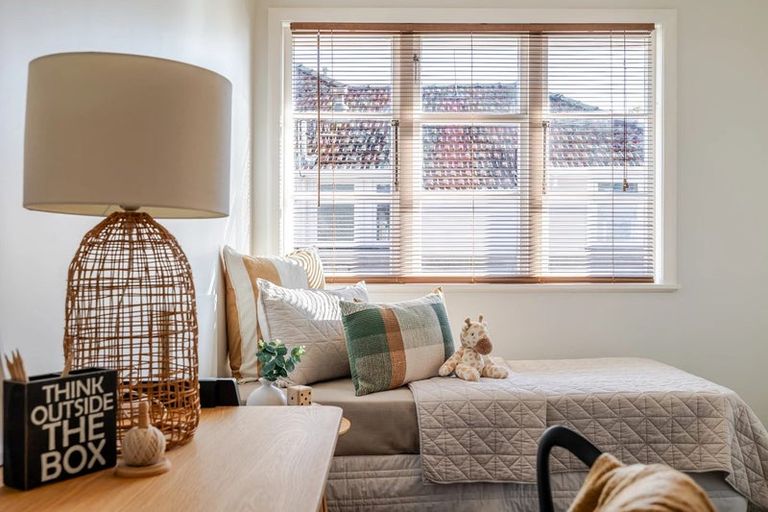 Photo of property in 27 Crewe Crescent, Hokowhitu, Palmerston North, 4410