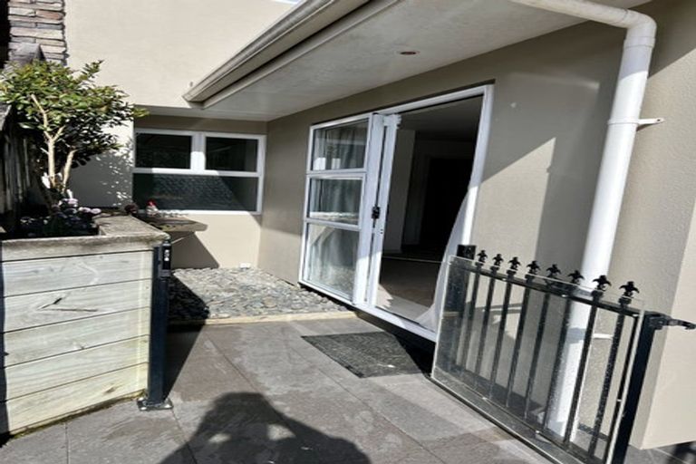 Photo of property in 19 Castleford Street, Green Bay, Auckland, 0604
