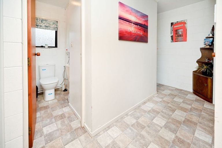 Photo of property in 1/2 Northall Road, New Lynn, Auckland, 0600