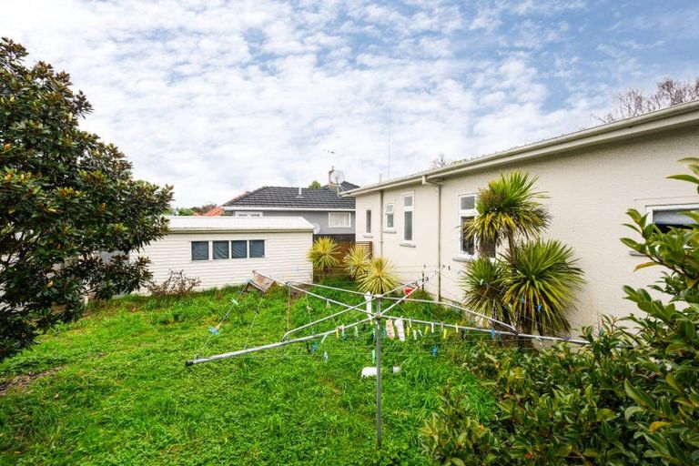 Photo of property in 95 Churchill Avenue, Hokowhitu, Palmerston North, 4410