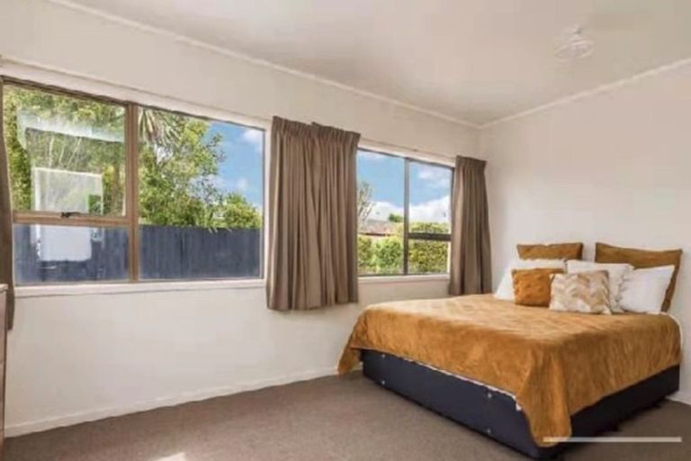 Photo of property in 4/13 Northall Road, New Lynn, Auckland, 0600